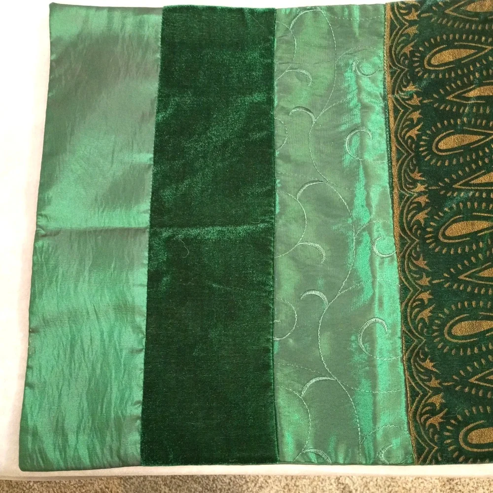 Pier 1 Velvet Green Gold Multi Fabric Holiday Placemats Set of 10 Christmas Deco